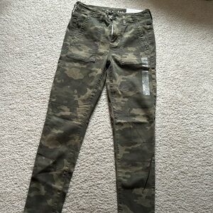 American Eagle- Camo hi rise stretch jegging crop -size 4 new w/tags